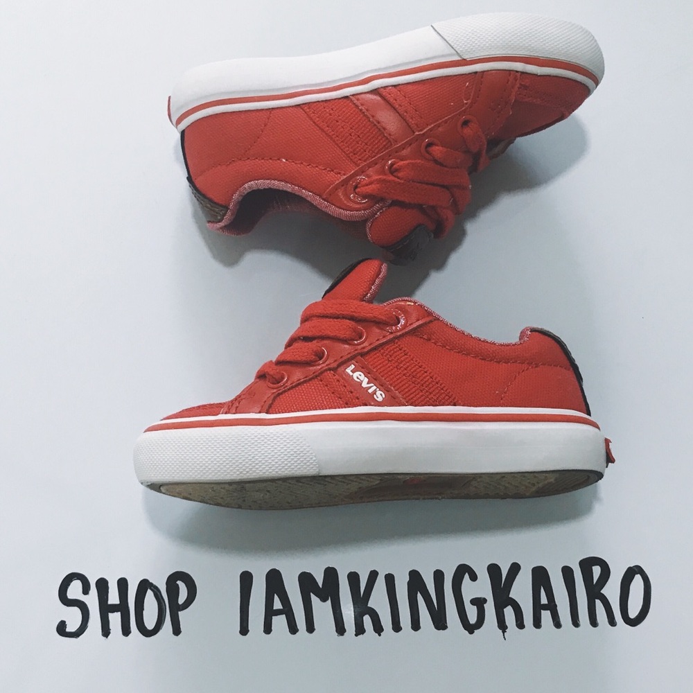 Levi’s Low Cut Canvas Sneakers